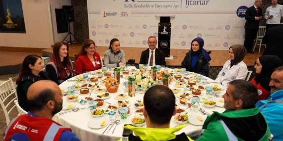 Başkan Yeğin mesai arkadaşlarıyla iftarda buluştu: "Sancaktepe’de büyük bir aileyiz"
