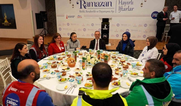 Başkan Yeğin mesai arkadaşlarıyla iftarda buluştu: "Sancaktepe’de büyük bir aileyiz"