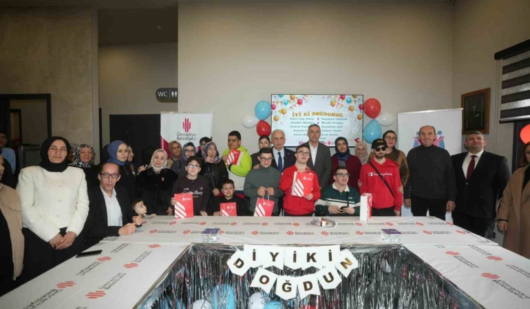 Ümraniye’de sevgi dolu buluşma: 10 özel gencin doğum günü bir arada kutlandı