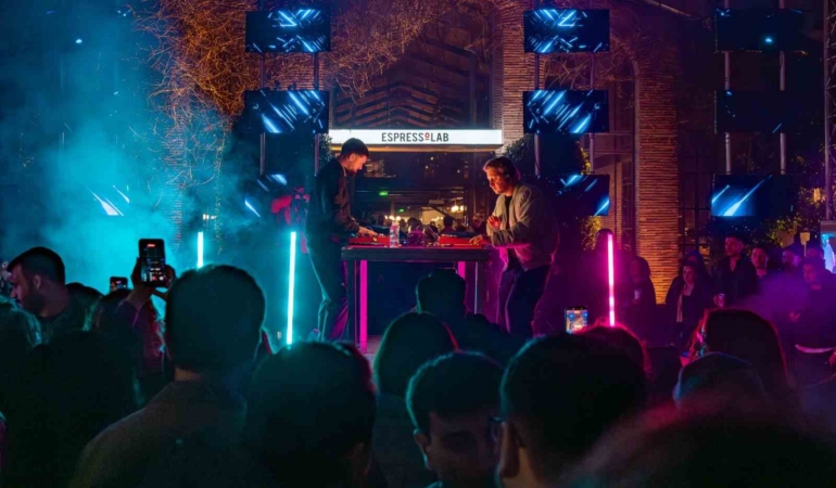 Tonic Walter, Espressolab Roastery’de sahne aldı