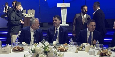 Bakan Kurum: "Devlet ve millet el ele vererek, asrın felaketini, asrın dayanışmasına dönüştüren büyük bir seferberlik başlattık"