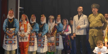 Ayvalık’ta Çanakkale destanı halk danslarıyla yaşatıldı