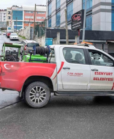 Esenyurt Belediyesi’nden haşere ve böceklere karşı yoğun mücadele