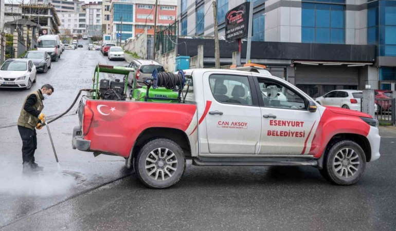 Esenyurt Belediyesi’nden haşere ve böceklere karşı yoğun mücadele
