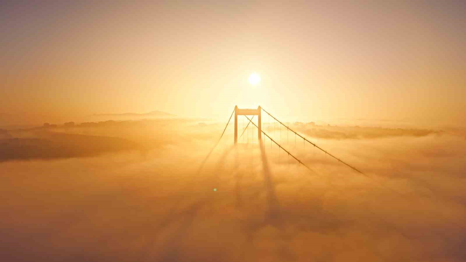 İstanbul Boğazı’ndaki sis manzarası mest etti