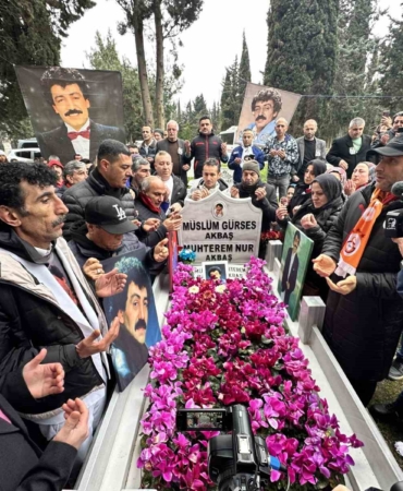 "Müslüm Baba" unutulmadı: Sevenleri ölümünün 13’üncü yılında mezarı başında buluştu