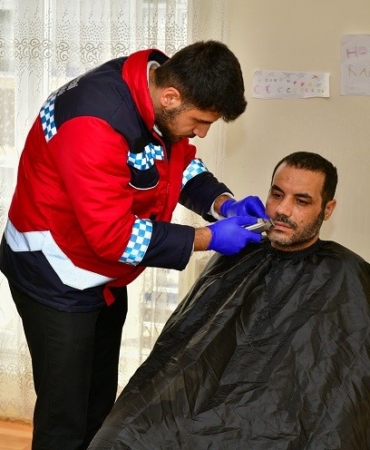 Esenyurt Belediyesi’nden bayram öncesi evde kişisel bakım hizmeti