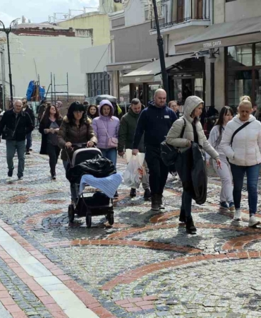 Edirne’de yağmura rağmen alışveriş yoğunluğu