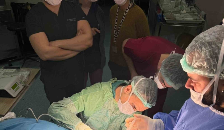 Balıkesir’de ilk kemiğe implante işitme cihazı ameliyatı yapıldı