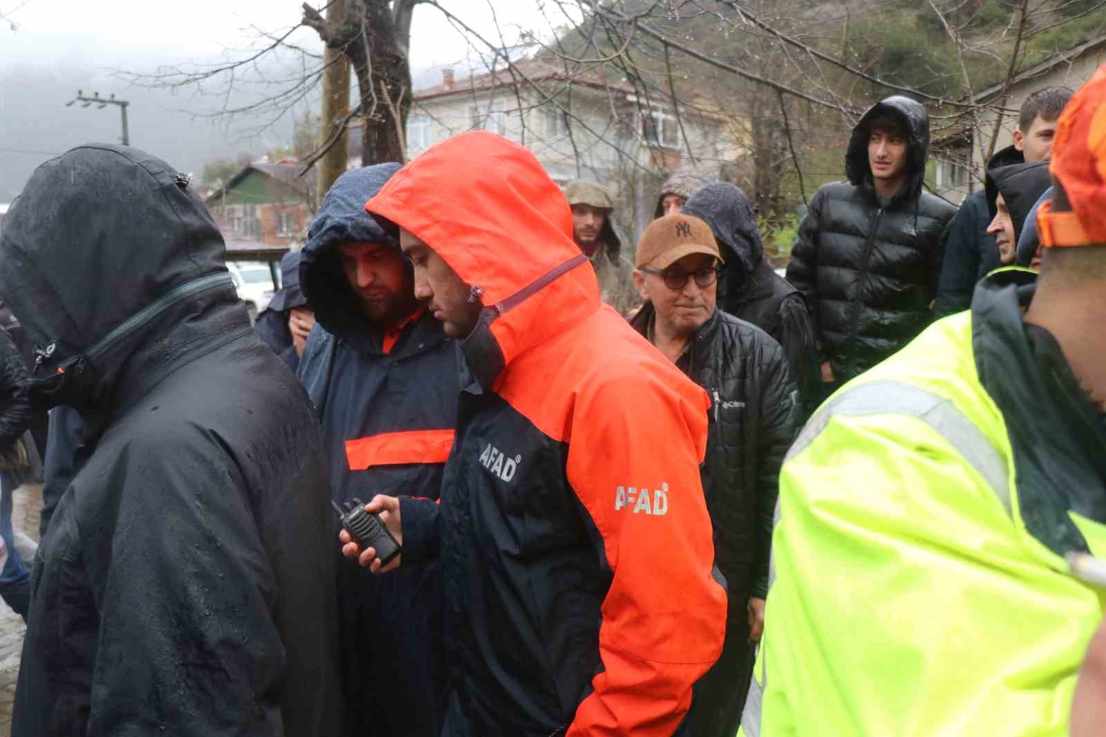 2 gündür haber alınamayan vatandaşın cansız bedenine ulaşıldı: 130 personel görev aldı