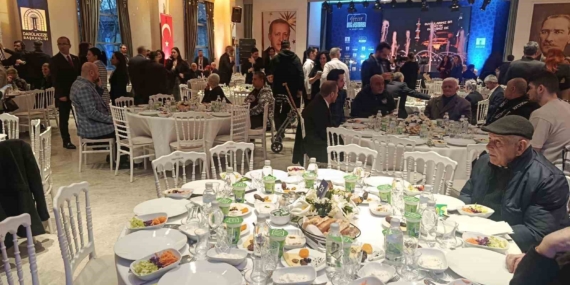 Spor camiası ve ünlü isimler Darülaceze sakinleriyle iftarda buluştu
