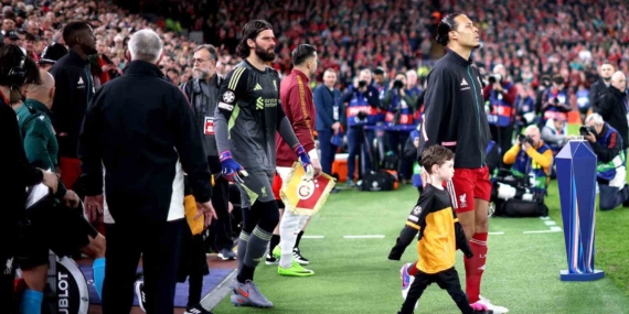 UEFA Şampiyonlar Ligi: Liverpool: 1 - Galatasaray: 0 (İlk yarı)