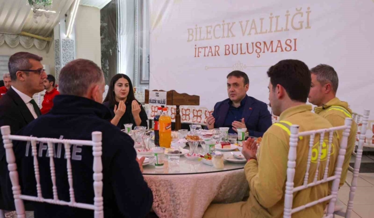 Vali Sözer, orman, itfaiye ve AFAD personeliyle iftarda buluştu