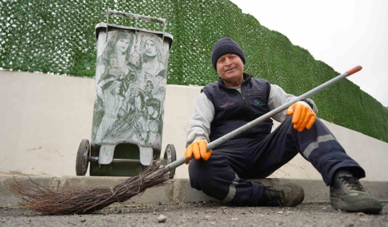Çöpçüler Kralı’nda Kemal Sunal için mikrofon olan süpürge, onun elinde kaleme dönüştü