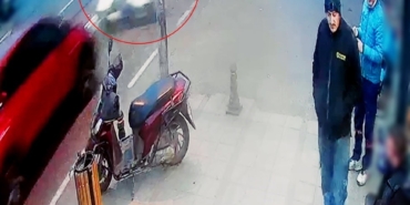 Çorlu’da otomobille çarpışan motosikletlinin yaralandığı kaza kamerada