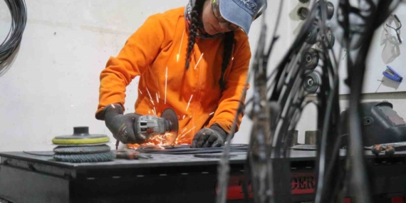 12 metrekarelik dükkandan dünyaya açılan kapı