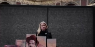 Rus ressam Kirillova’nın "Aşık Veysel Portresi" Saint Petersburg’da "Laureate" ödülüne layık görüldü