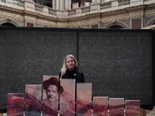 Rus ressam Kirillova’nın "Aşık Veysel Portresi" Saint Petersburg’da "Laureate" ödülüne layık görüldü