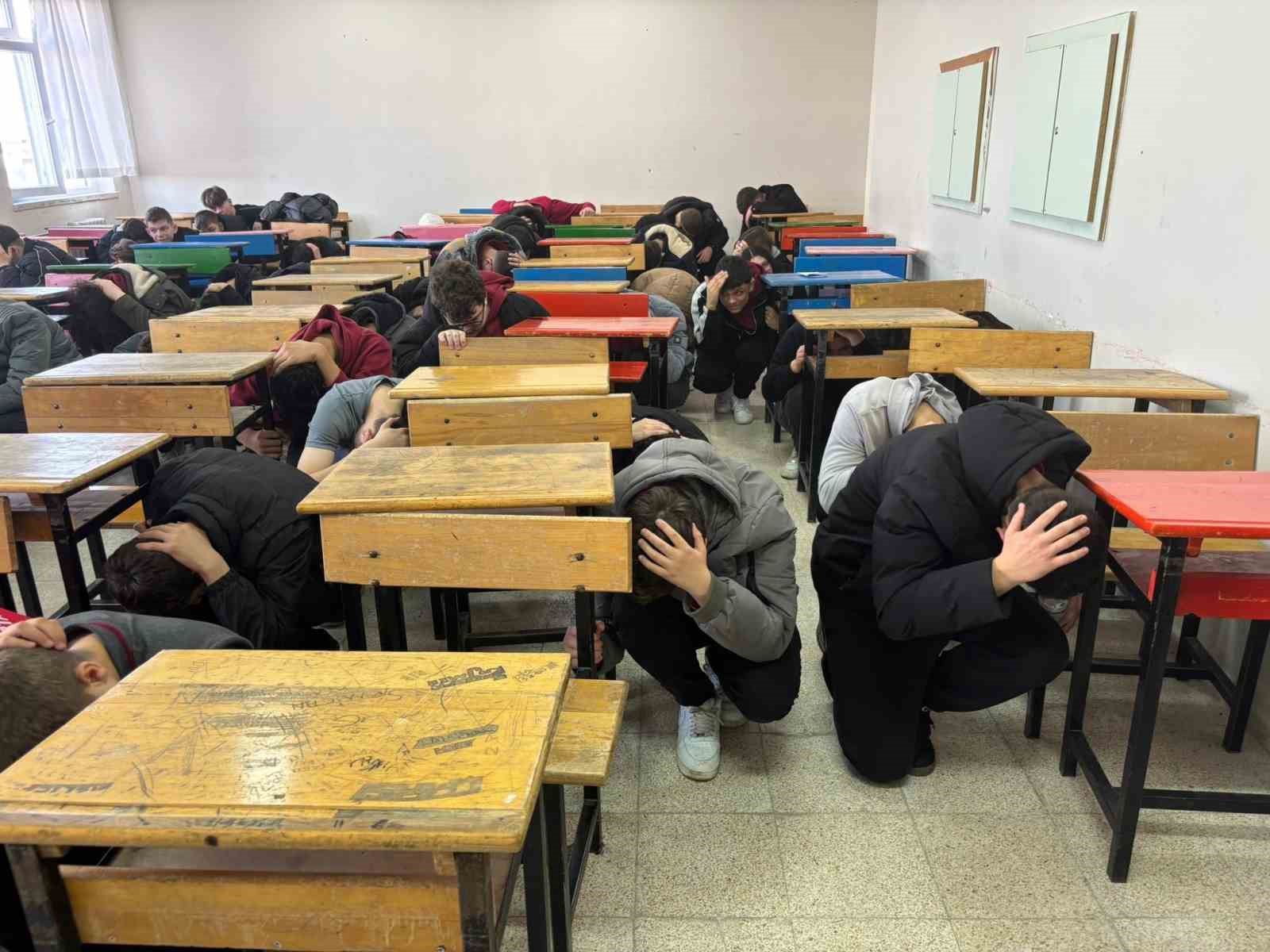 Babaeski’de öğrencilere deprem ve yangın eğitimi