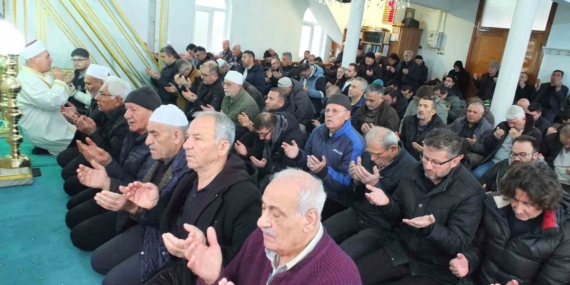 Burhaniye’de bayram namazında camiler doldu