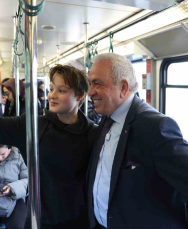 Başkan Şadi Özdemir’den mesai öncesi metro sürprizi