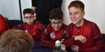 Altıeylül Belediyesporun sporcuları bilim dünyasını keşfetti