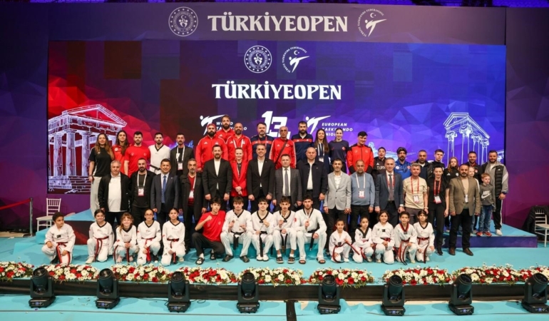 Türk sporculardan, 13. Uluslararası Türkiye Açık Taekwondo Turnuvası’nda 262 madalya