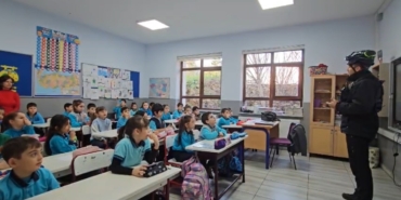 Arama kurtarma köpeği Tipo, öğrencilerin gözdesi oldu