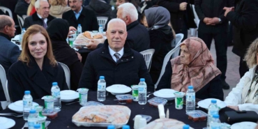 Başkan Bozbey kendi mahallesinde komşularıyla iftar yaptı