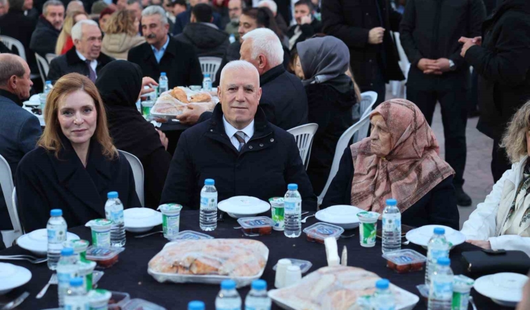 Başkan Bozbey kendi mahallesinde komşularıyla iftar yaptı