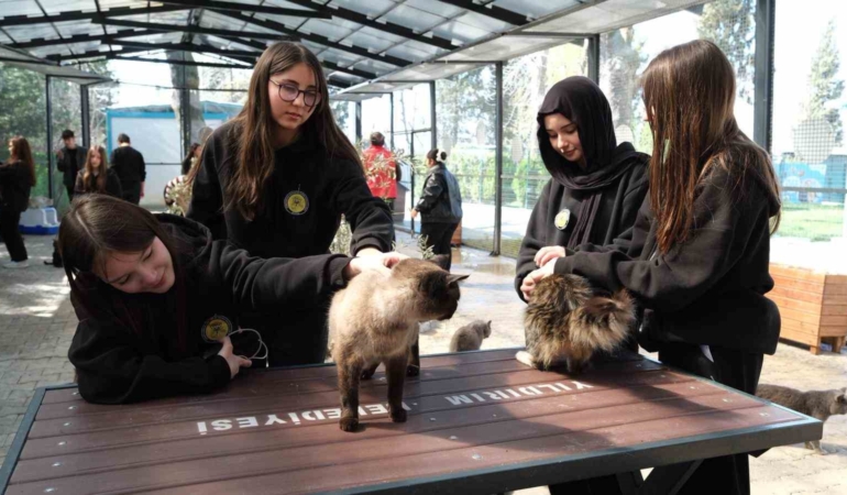 Gençerlerden patili canlara ziyaret