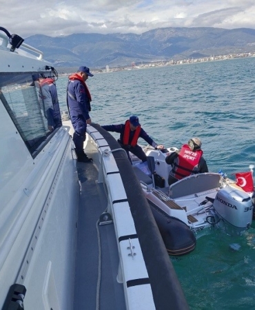 Edremit’te botta mahsur kalan şahıs kurtarıldı