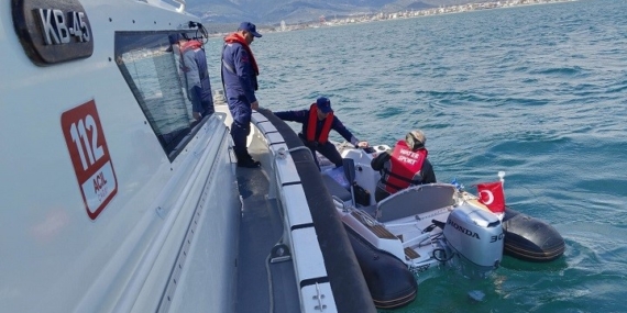 Edremit’te botta mahsur kalan şahıs kurtarıldı