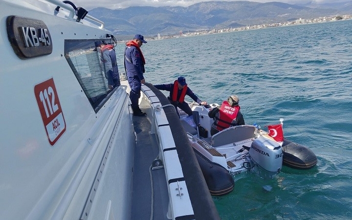 Edremit’te botta mahsur kalan şahıs kurtarıldı