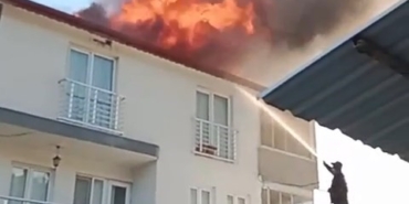 Evin çatısı küle döndü