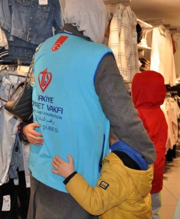 Balıkesir’de yetimler bayramlık sevinci yaşadı