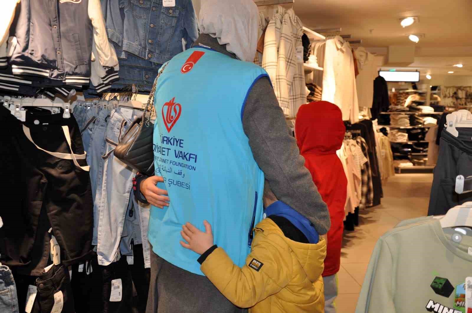 Balıkesir’de yetimler bayramlık sevinci yaşadı