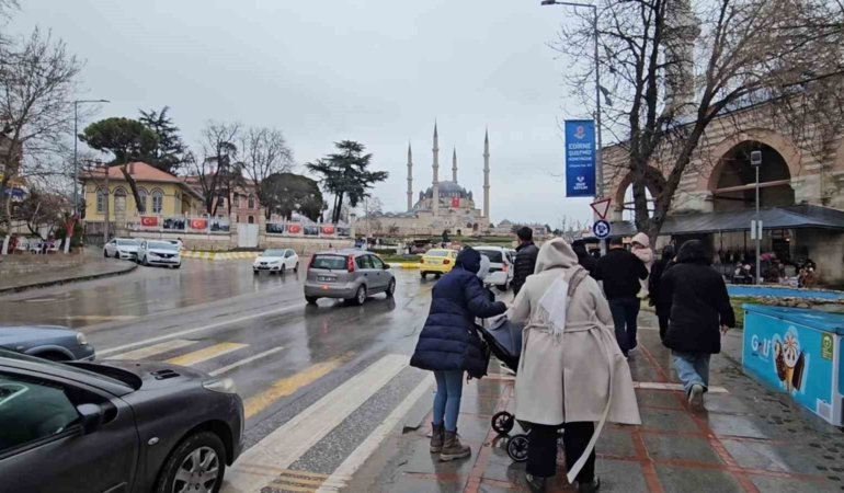 Bayramın ikinci günü vatandaşlar Edirne’ye akın etti