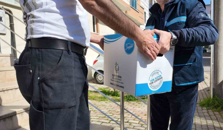 Çayırova’da ihtiyaç sahibi ailelere gıda kolisi dağıtılıyor