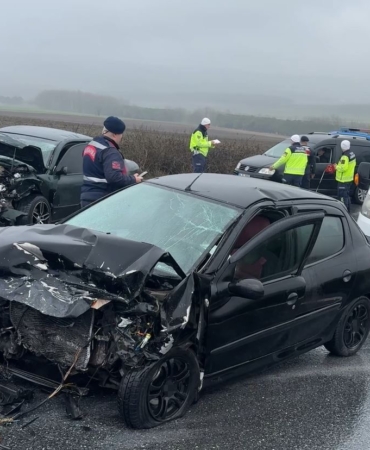 Arnavutköy’de iki araç çarpıştı: 3 kişi yaralandı