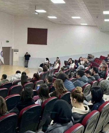 Ezine’de jandarmadan üniversite öğrencilerine bilgilendirme