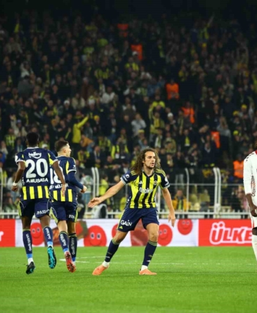 Fenerbahçe, ligde 2 hafta sonra kazandı