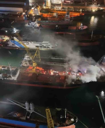 Tuzla’da kuru yük gemisinde yangın: Çok sayıda ekip sevk edildi