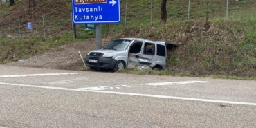 Bursa’da kamyonet ile hafif ticari araç çarpıştı: 4 yaralı