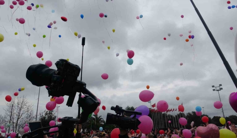 Tuzla’da balonlar kanseri yenen Almira için gökyüzüne uçtu