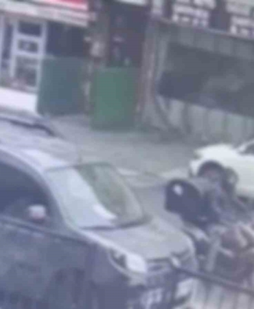 Ümraniye’de park halindeki motosikleti çalan şahıs seyir halinde yakalandı