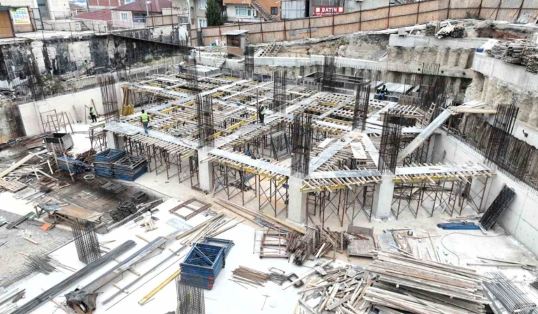 Dilovası Kent Meydanı Projesi’nde inşaat çalışmaları hızla ilerliyor