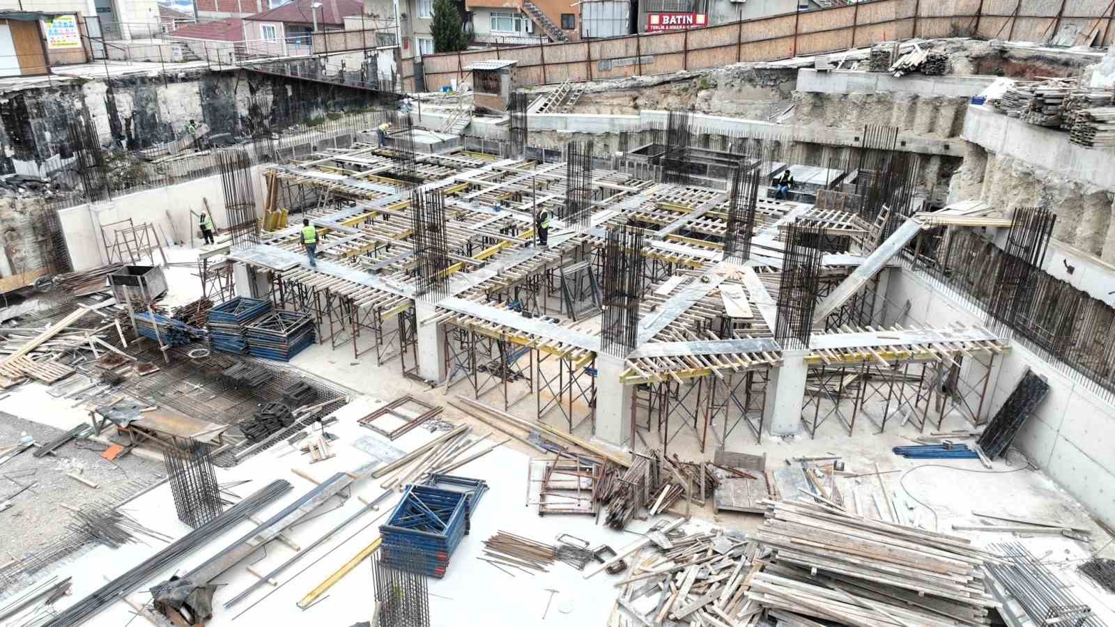 Dilovası Kent Meydanı Projesi’nde inşaat çalışmaları hızla ilerliyor