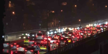 Ramazan Bayramı’nın ikinci gününde gece saatlerinde köprü trafiği devam ediyor