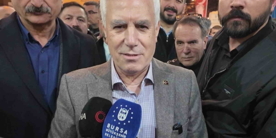 Başkan Bozbey sahurda vatandaşlarla buluştu, tarihi fırınlarda tahinli pide ve simit dağıttı